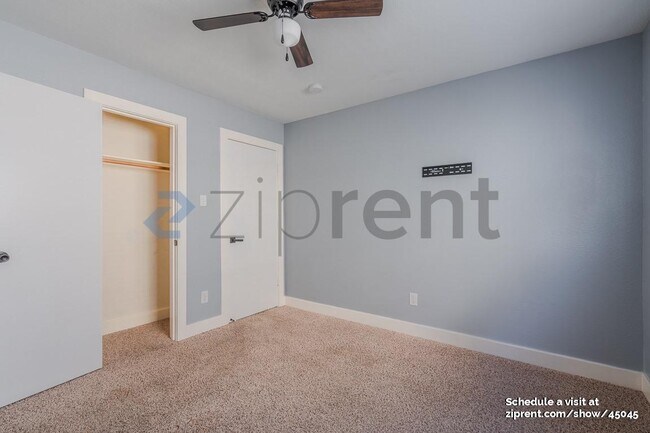 Building Photo - 11944 Chanteloup Dr