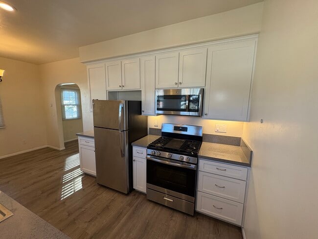 Building Photo - Gaylord Building