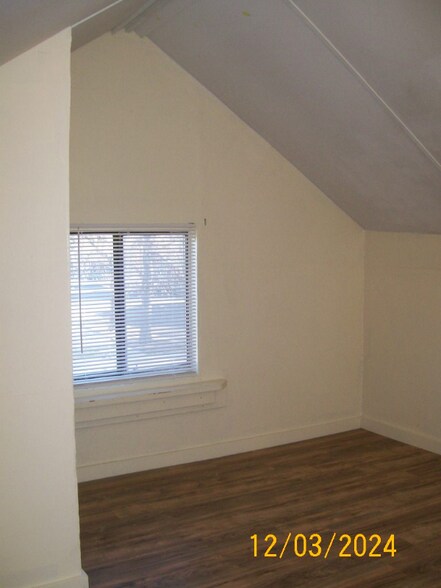 Building Photo - 221 E Callender St