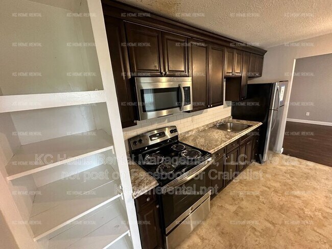 Building Photo - 901 N 16 St