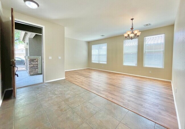 Building Photo - Fabulous 4-Bedroom Home For Rent in Goodyear!!
