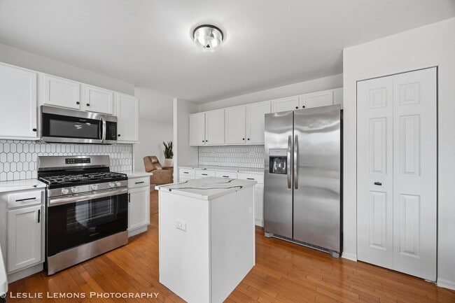 Building Photo - 6816 Twin Falls Dr