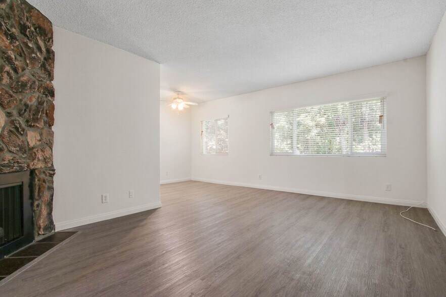 Building Photo - 824 Maple St