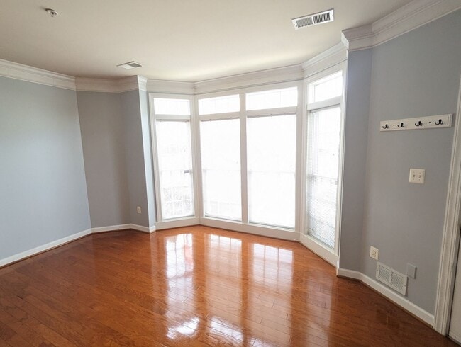 Building Photo - Two level condo in URBANA School District ...
