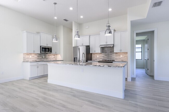 Building Photo - PET FRIENDLY BRAND-NEW LUXURY EXECUTIVE HOME