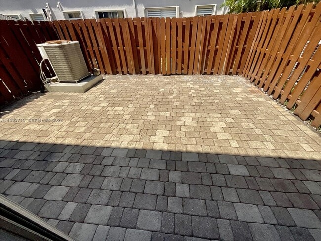 Building Photo - 5628 NW 113th Ave