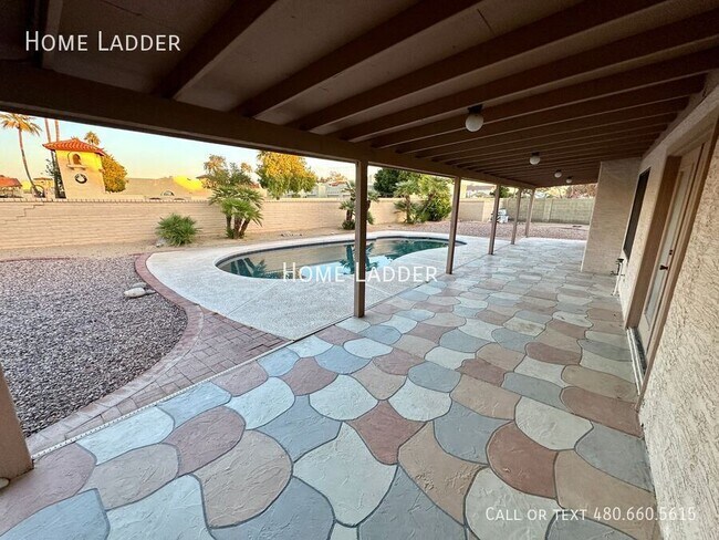 Building Photo - 5437 E Greenway St