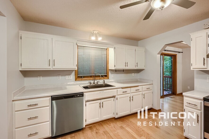 Building Photo - 54 Rosewood Dr