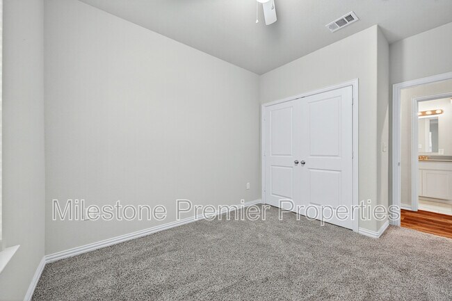 Building Photo - 2813 Peony Dr