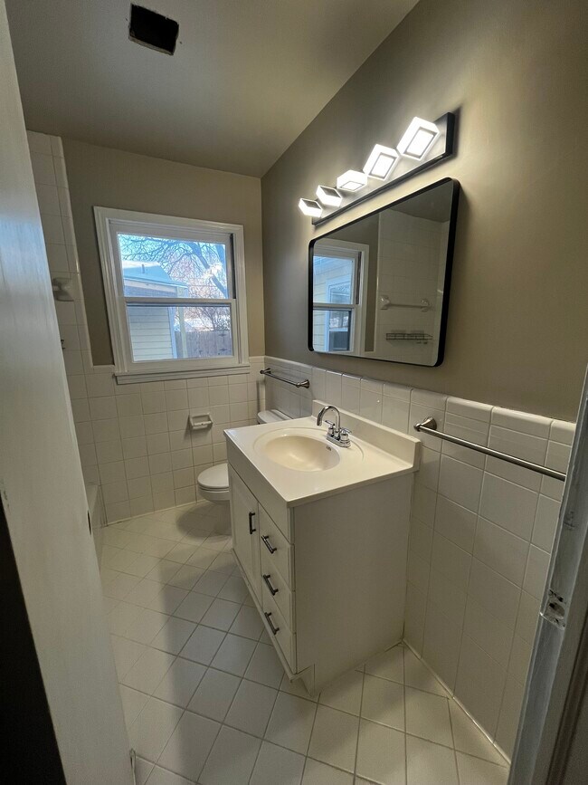 Building Photo - 3505 S Knoxville Ave