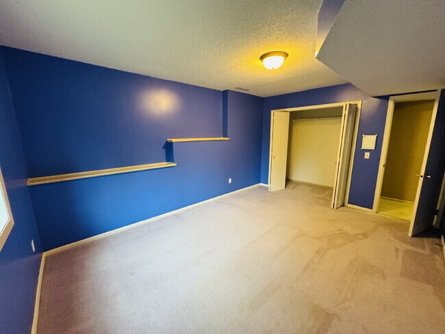 Building Photo - 9120 Trotters Ln