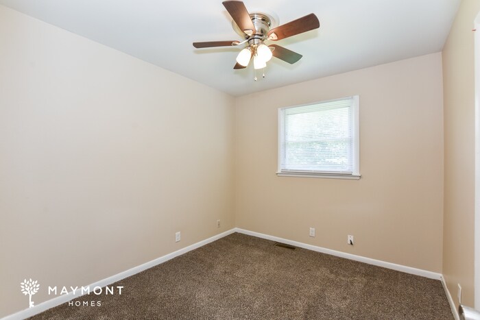 Building Photo - 2855 Greenside Dr NW