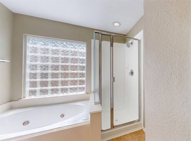 Building Photo - 6007 Baldwin Elm St