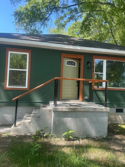 Building Photo - Room in House on Dixon Cir