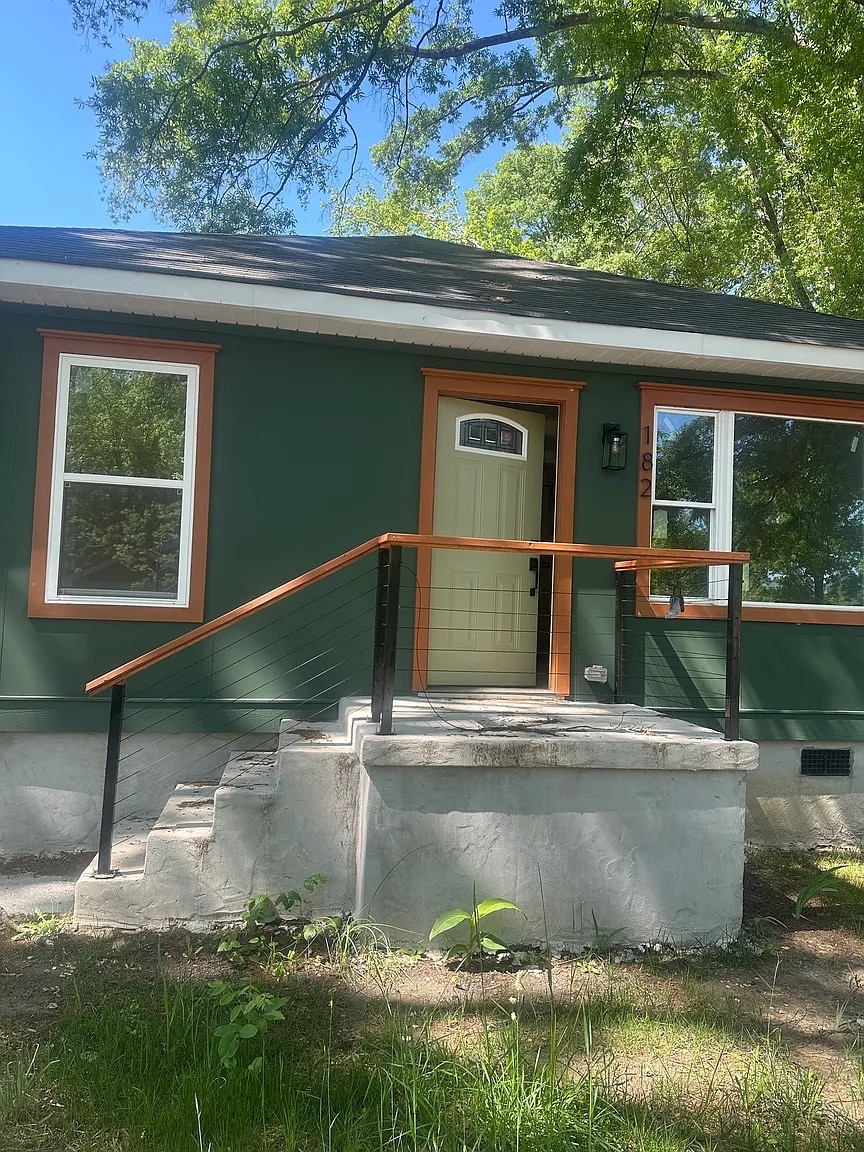 Building Photo - Room in House on Dixon Cir