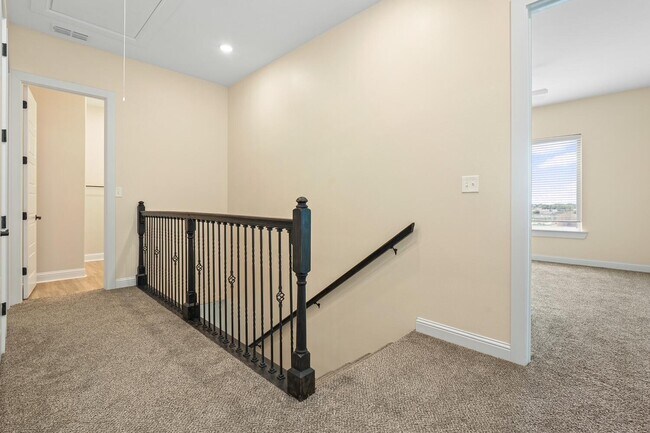 Building Photo - 48 Wilshire Blvd