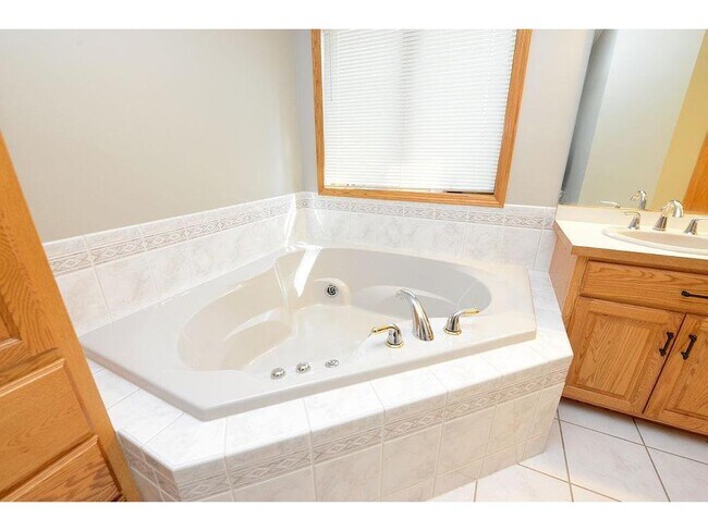 Building Photo - 3516 Westmoor Cir