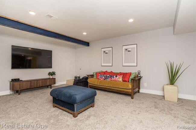 Building Photo - 124 Oakland Crest Dr