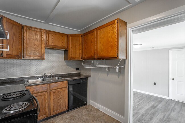 Building Photo - 3 Bedroom House in East Ridge!