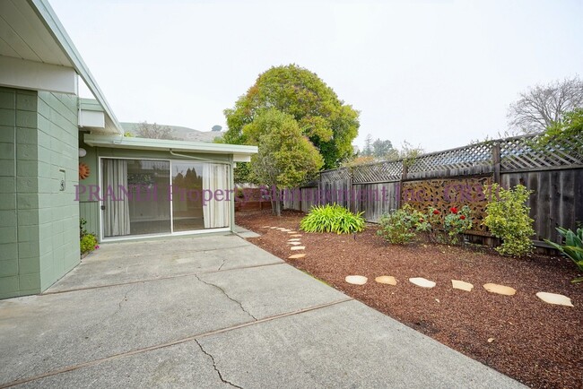 Building Photo - Quality Eichler Home in Terra Linda