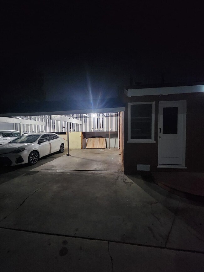 Building Photo - 10916 Acacia Ave