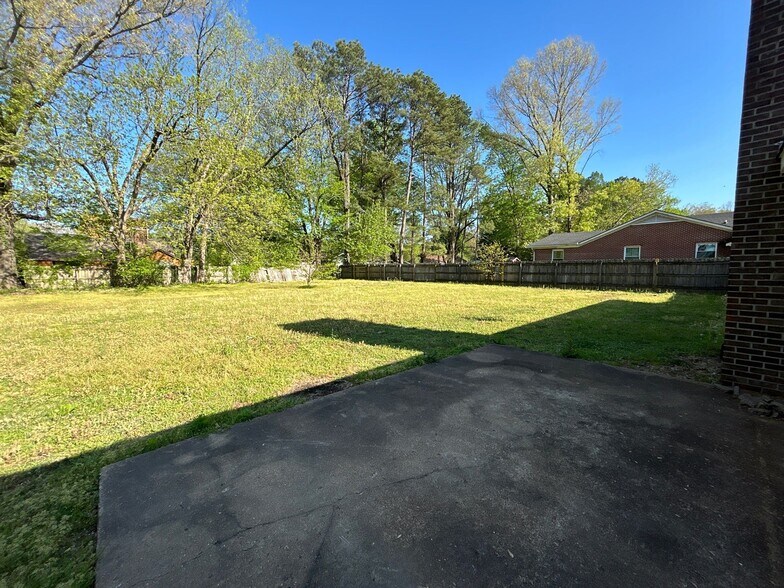 Building Photo - 40 Fairway Cv