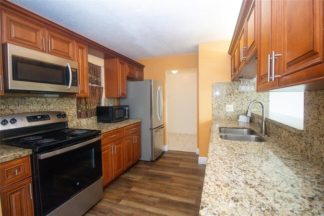 Primary Photo - 3100 N Pine Island Rd