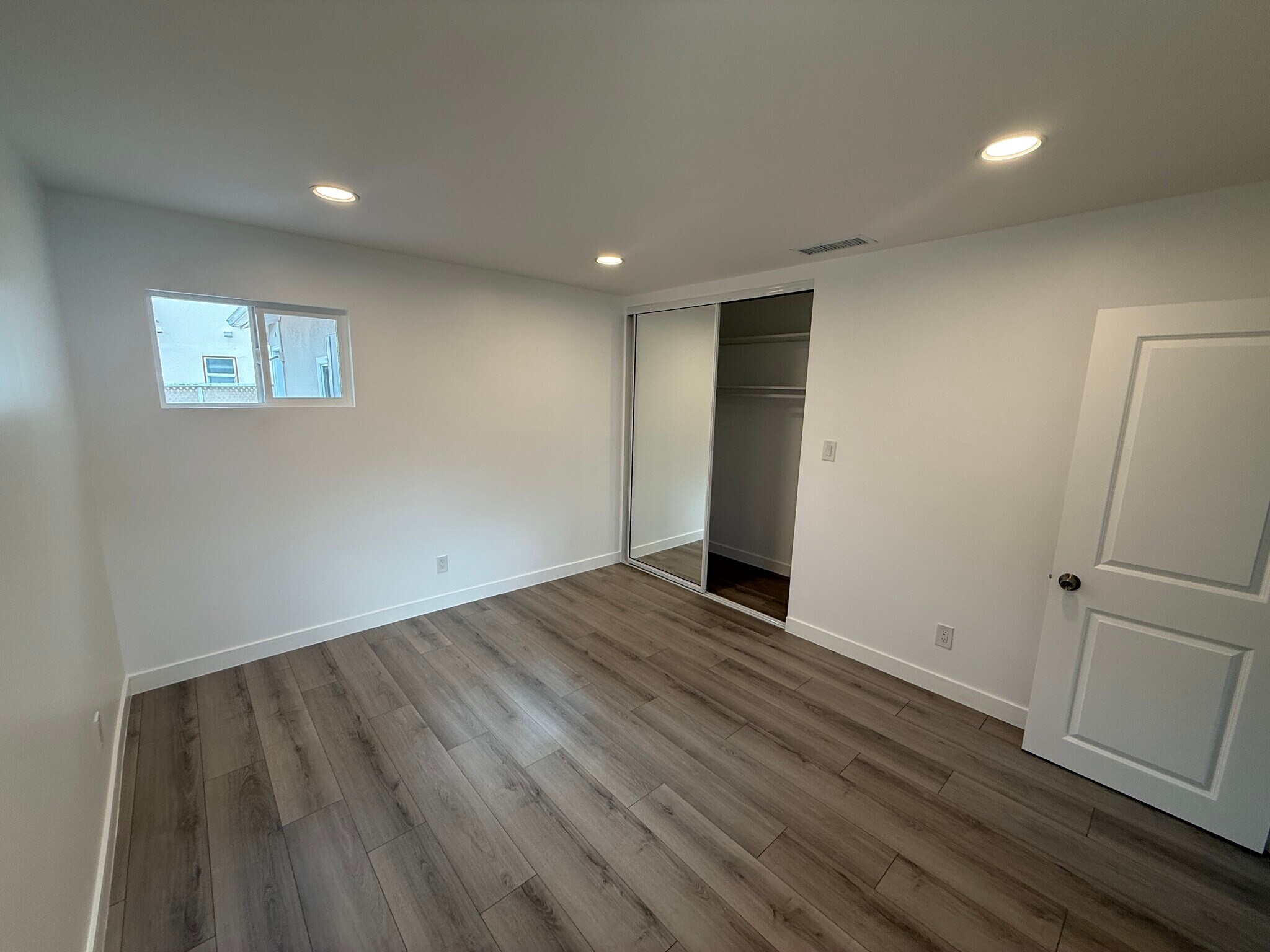 Building Photo - 11614 Riverside Dr