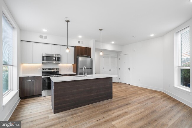 Building Photo - 4324 Lancaster Ave