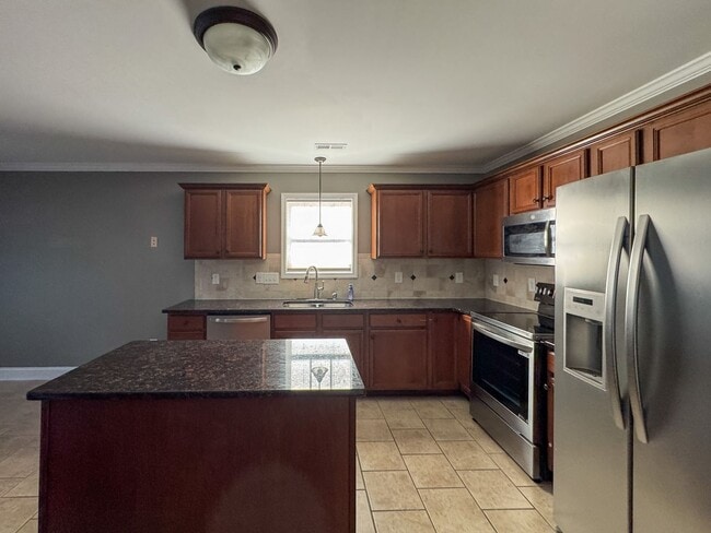 Building Photo - Lovely 3 Bed 2.5 Bath Home in Fayetteville