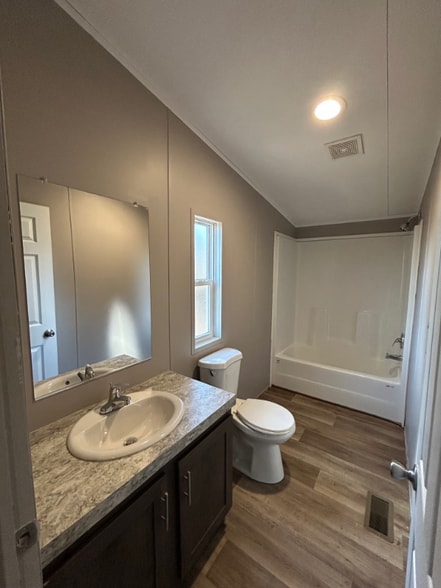 Building Photo - 3000 S 9th Ave