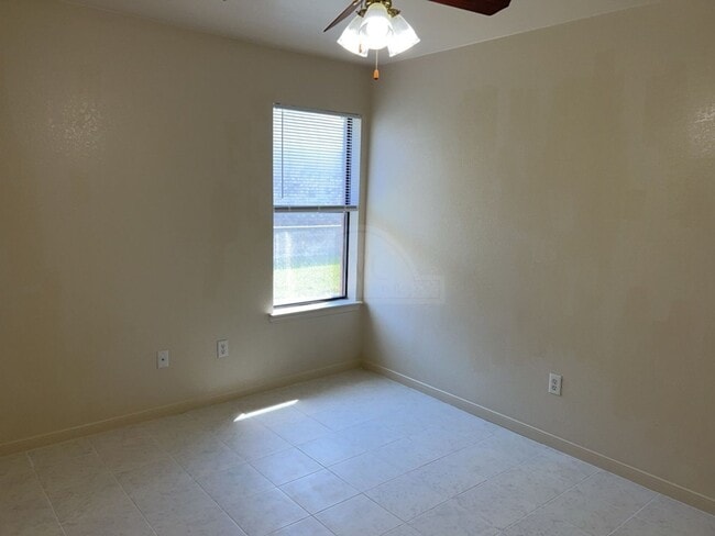 Building Photo - 1204 Nicholas Cir