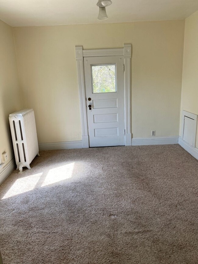 Building Photo - 435 E Centerway St