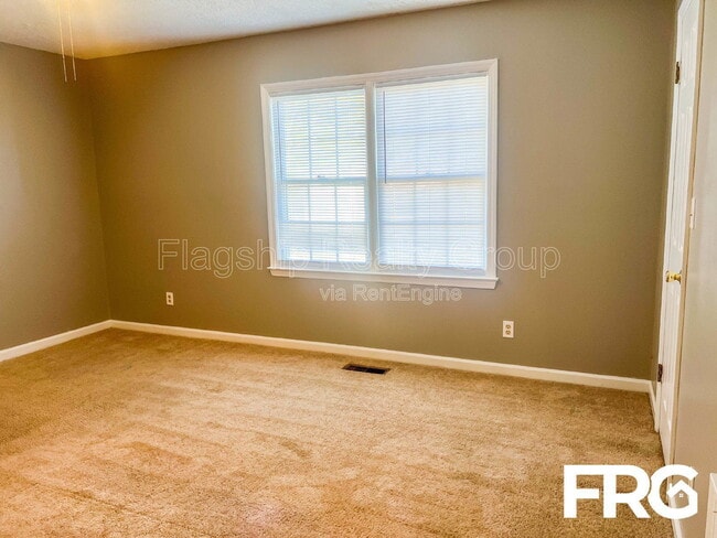 Building Photo - 100 Kristin Dr