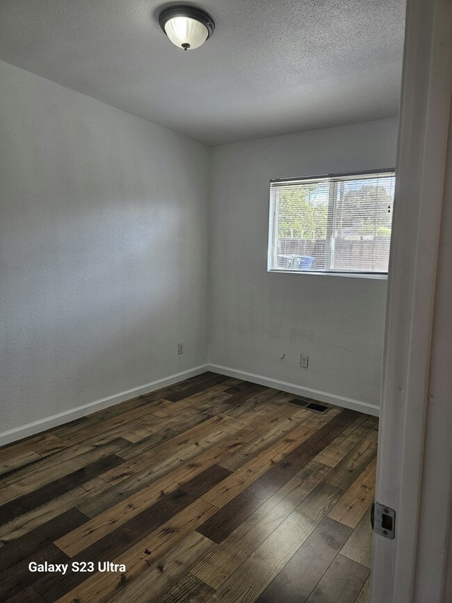 Building Photo - 606 Placid Ln