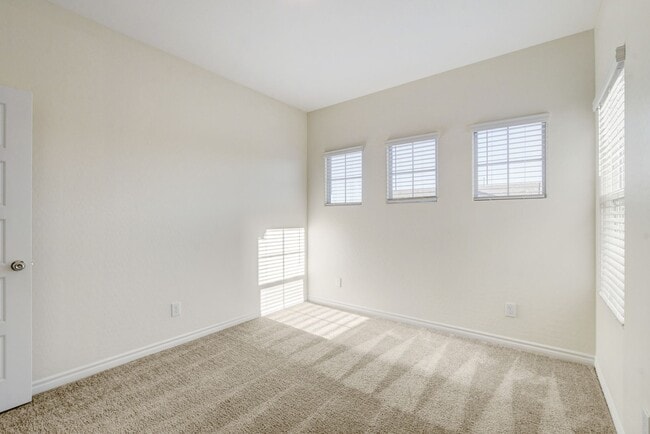 Building Photo - 4 Bedroom Townhouse in Tule Springs Coming Soon!