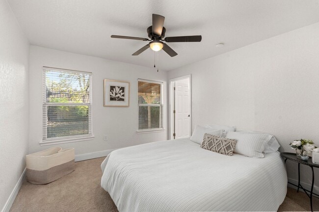 Building Photo - Beautifully Updated 3 bedroom, 2 bath!