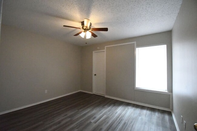 Building Photo - Economical 2 Bedroom Duplex in South Tyler-Lawn Care Included!