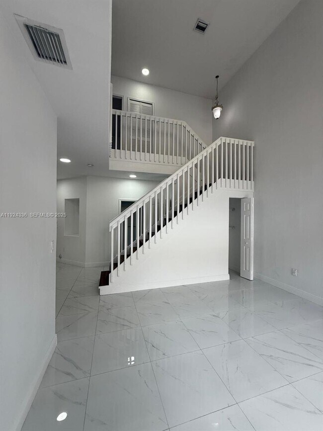 Building Photo - 5543 NW 112th Pl