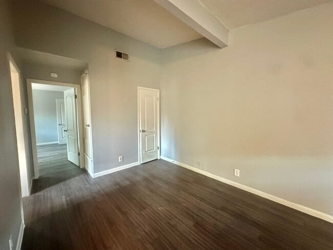 Building Photo - 1 BED 1 BATH IN AUSTIN TX!