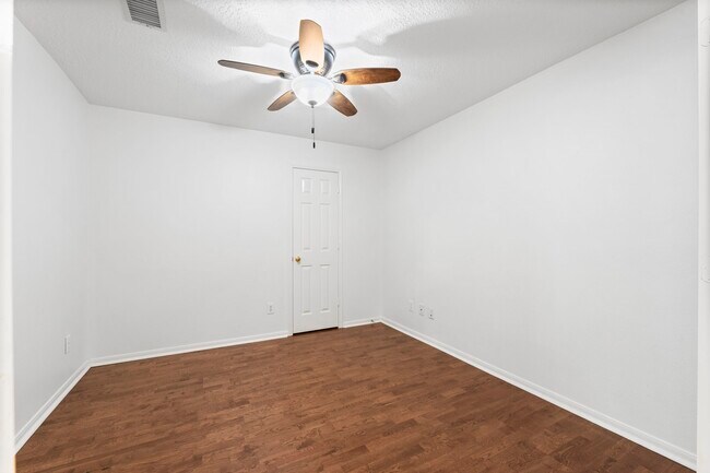 Building Photo - 19 E Summer Storm Cir