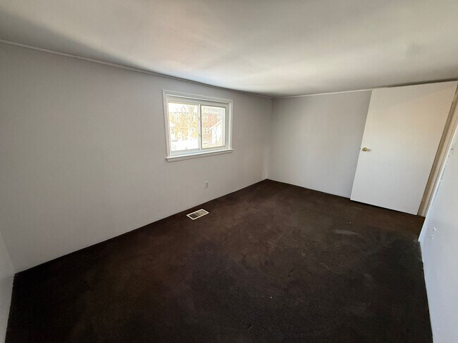 Building Photo - 658 Cooper St