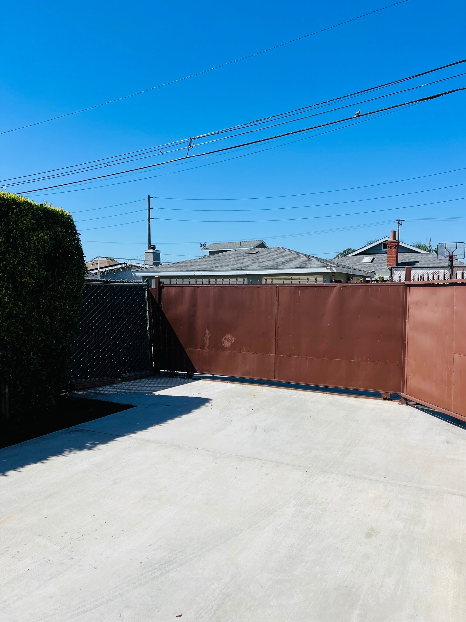 parking space in back - 12542 Menlo Ave