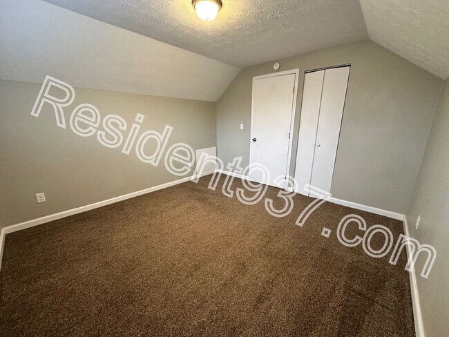 Building Photo - 4 Bed 2 Bath