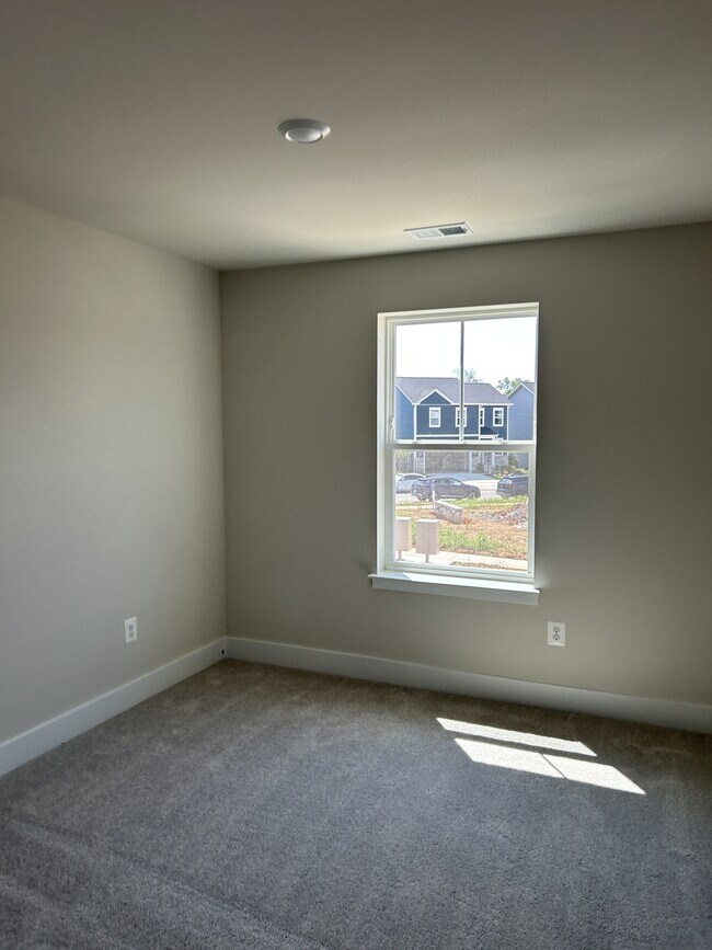 Building Photo - 469 Gravenstein Ln