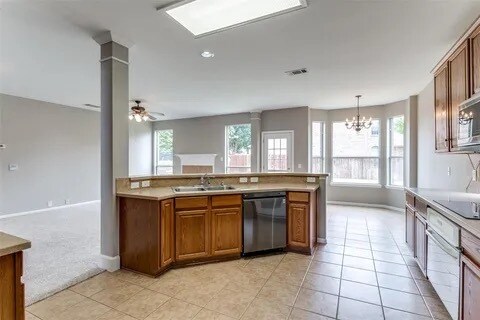 Building Photo - 2700 Thorncreek Ln