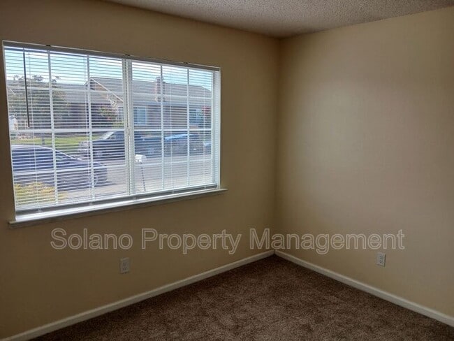 Building Photo - 400 Mokelumne Dr
