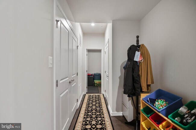 Building Photo - 7843 Otterbein Way