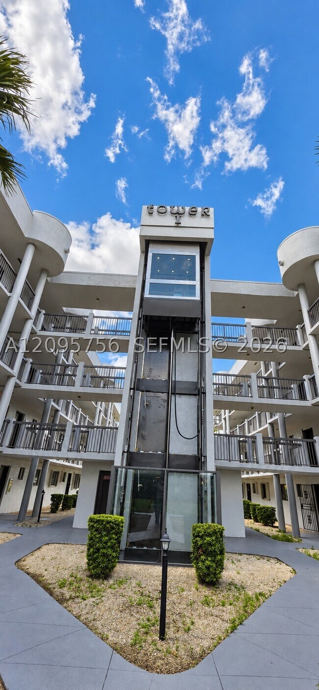 Building Photo - 5290 W 21st Ct