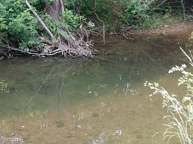 Building Photo - 3 br, 1 bath House - 7 E Miller Rd